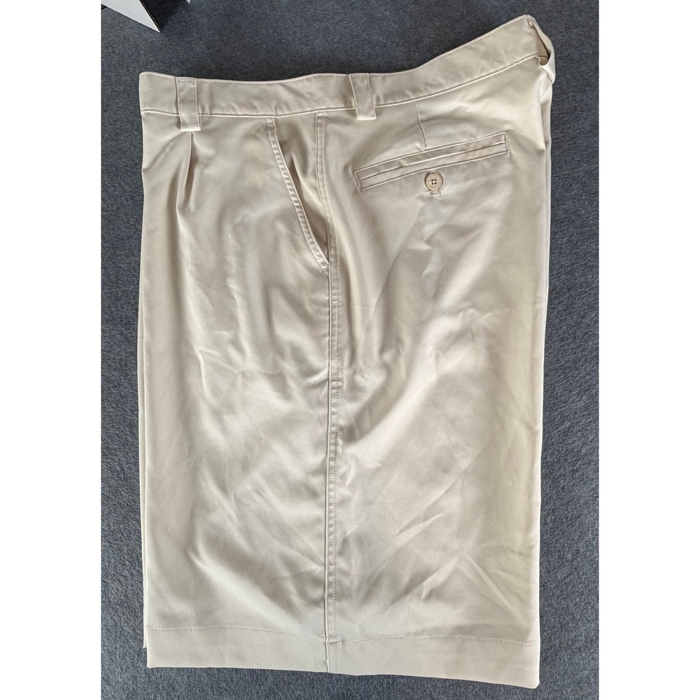 Under Armour Golf Shorts 38 Beige Performance Pleated Athletic Preppy 208603 - Picture 1 of 8